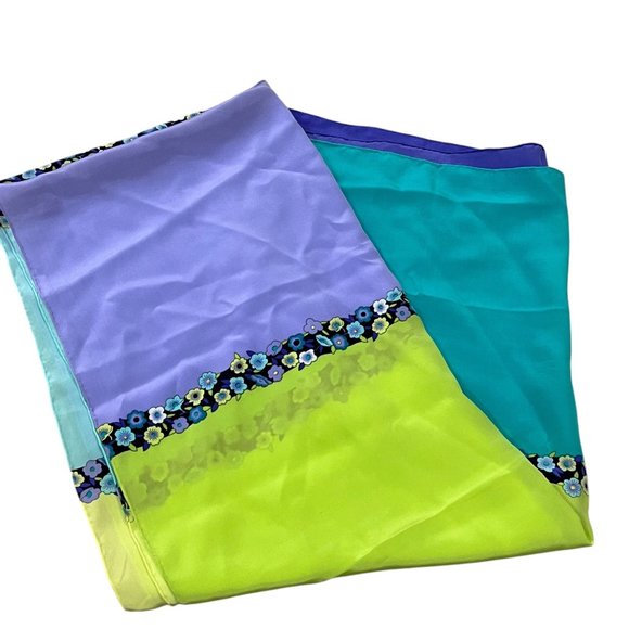 Vintage 90s Silk Wrap Scarf Shawl With Daisy Graphics - Picture 7 of 8